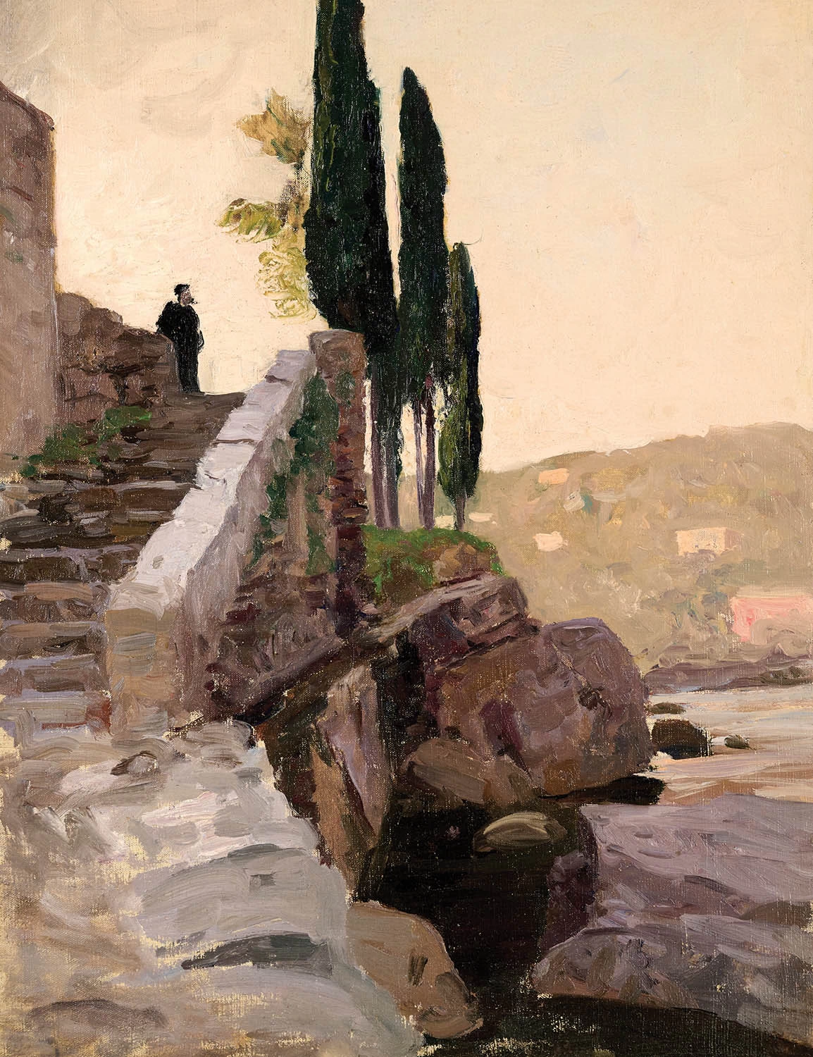 Sentiero costiero fiancheggiato da cipressi